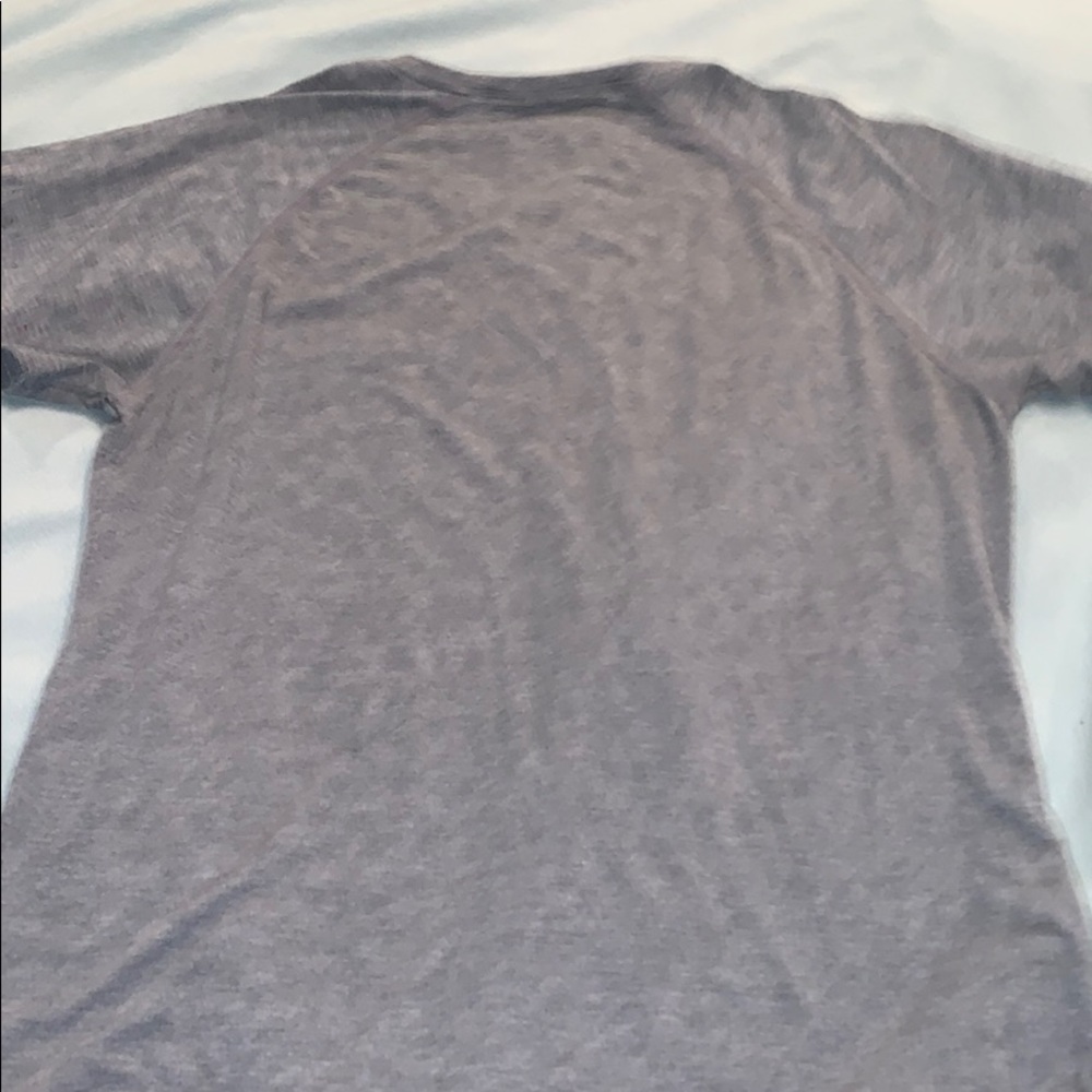 Under armour t-shirt - Picture 2 of 3